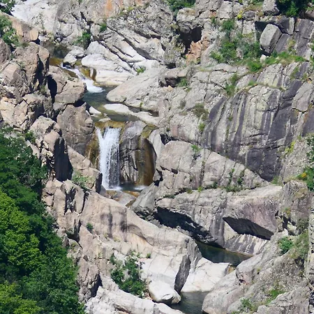 Des Rochers 2*