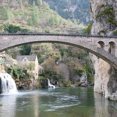 Des Rochers Hotel 2*