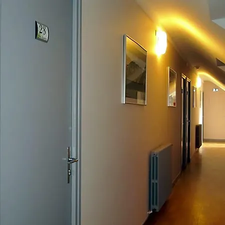 Hotel Des Rochers 2*